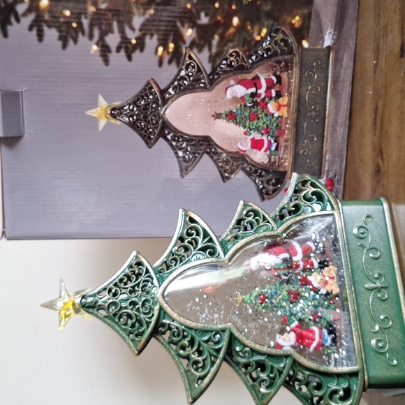 Musical Green Christmas Tree Snow Globe with LED Star - Picture 1 of 6